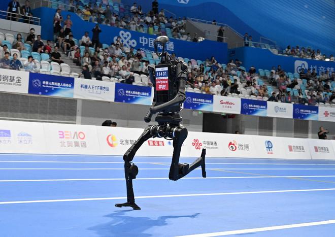 兴：用遥控追求极致速度；蔡浩宇AI游戏上架2719元｜极客早知道凯发平台Sam Altman：AI存在泡沫；宇树机器人夺金王兴(图3)